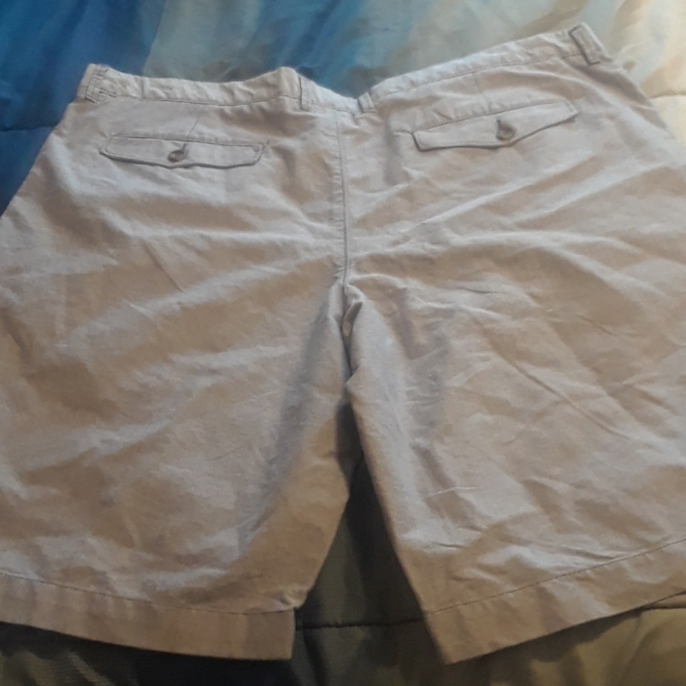 Shorts - Picture 3 of 4